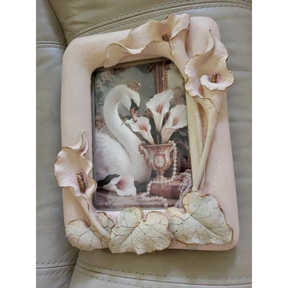 Vintage Victorian Blush light peach Ivory Calla Lily Frame – Ornate Floral Decor - Picture 3 of 7